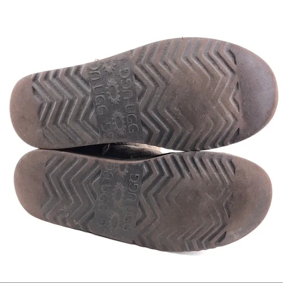 UGG Classic Short Sheepskin Winter Boots W9