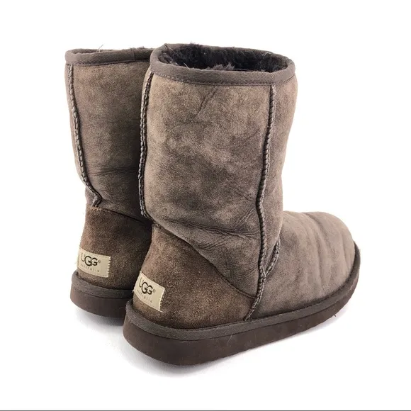 UGG Classic Short Sheepskin Winter Boots W9
