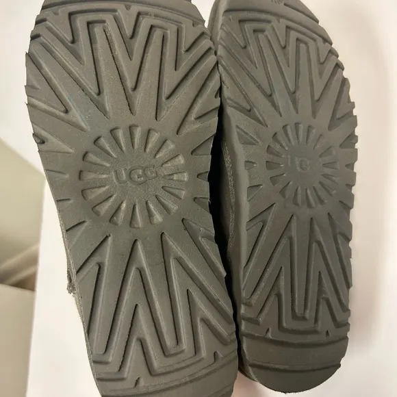 Ugg Classic Ultra Mini Boots Women 9 Gray Suede Sheepskin Lined Comfort Casual