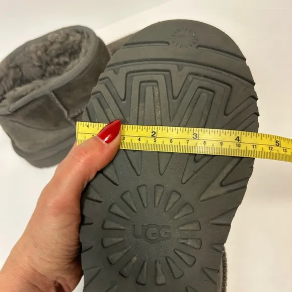 Ugg Classic Ultra Mini Boots Women 9 Gray Suede Sheepskin Lined Comfort Casual