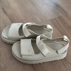 UGG Cream Platform Sandals with Adjustable Straps - size 5 kids (fit women’s 7)