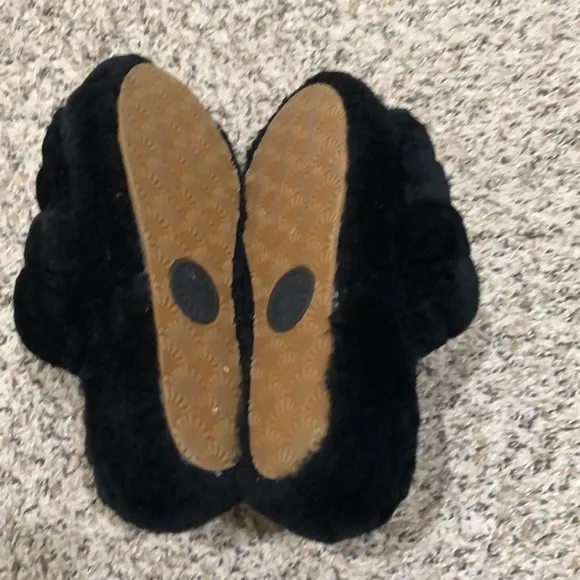 UGG Fluff Yeah Slide Sandals Size 7 Black Sheepskin