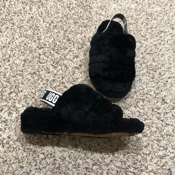 UGG Fluff Yeah Slide Sandals Size 7 Black Sheepskin