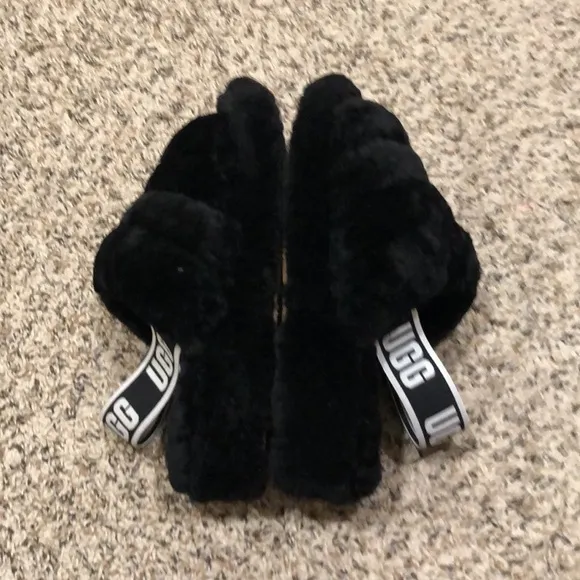 UGG Fluff Yeah Slide Sandals Size 7 Black Sheepskin