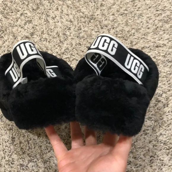 UGG Fluff Yeah Slide Sandals Size 7 Black Sheepskin