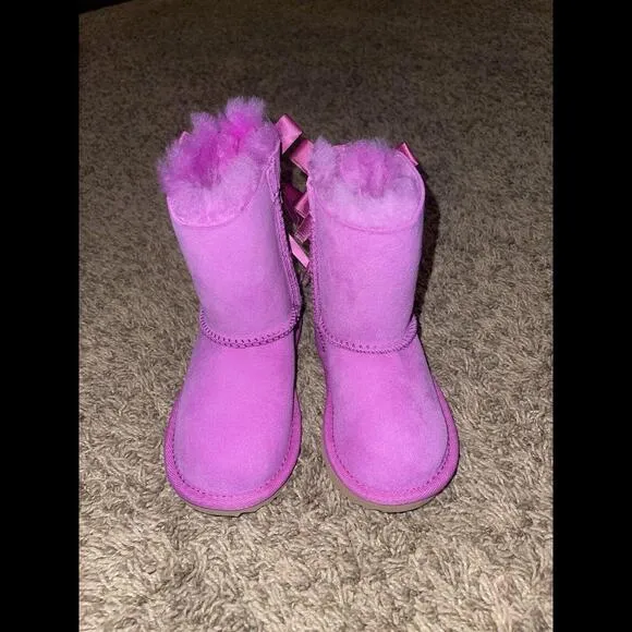 UGG Girl's Toddler Bailey Bow Suede Shearling Boots Size 6