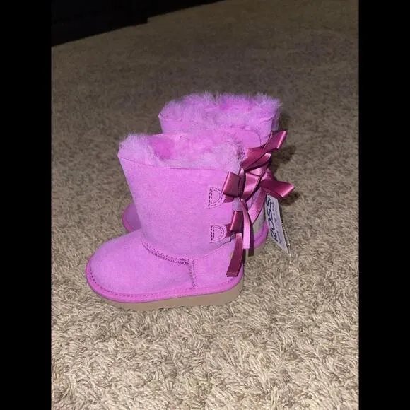 UGG Girl's Toddler Bailey Bow Suede Shearling Boots Size 6