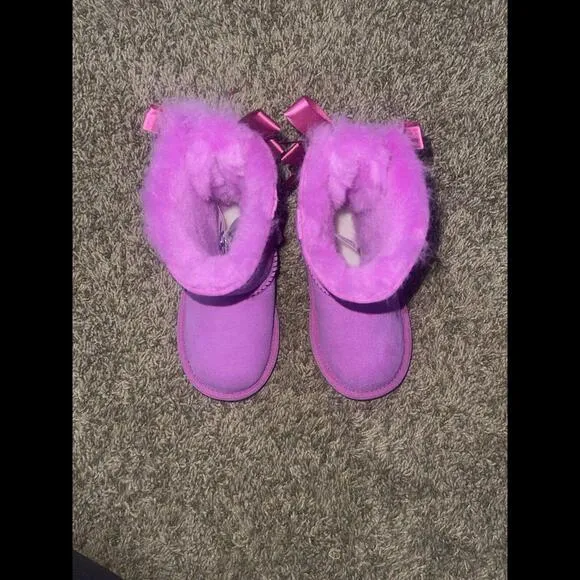 UGG Girl's Toddler Bailey Bow Suede Shearling Boots Size 6