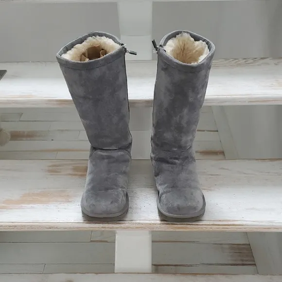 UGG Kenly  tall zip up 1890 Gray Winter Boots