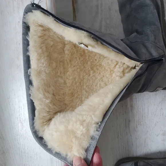 UGG Kenly  tall zip up 1890 Gray Winter Boots