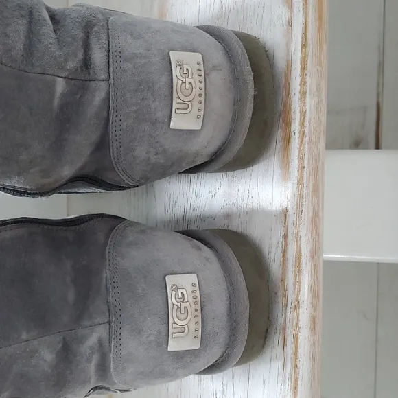 UGG Kenly  tall zip up 1890 Gray Winter Boots
