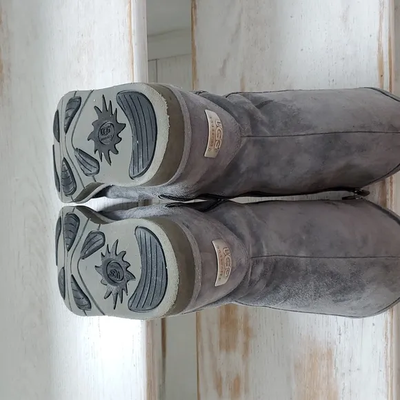 UGG Kenly  tall zip up 1890 Gray Winter Boots