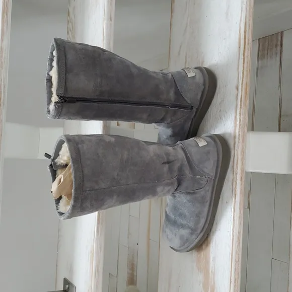 UGG Kenly  tall zip up 1890 Gray Winter Boots