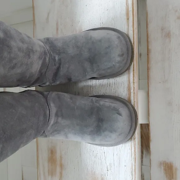 UGG Kenly  tall zip up 1890 Gray Winter Boots
