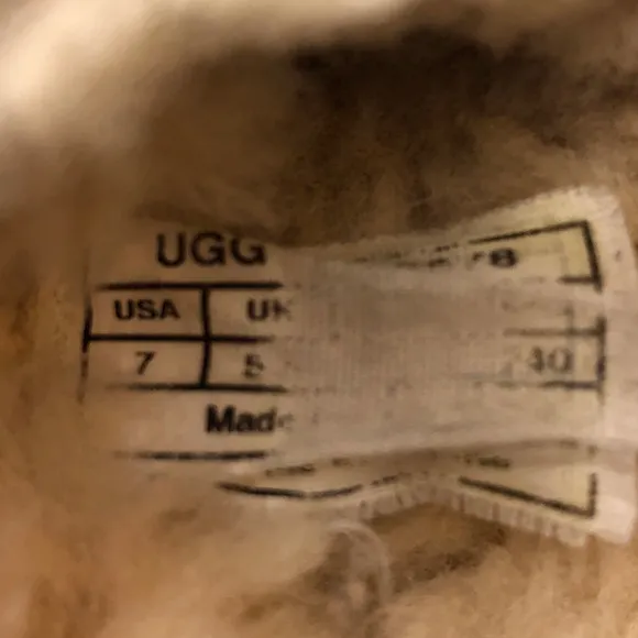 UGG Kensington Black Leather Pull on Winter Boots