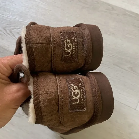 Ugg lace up brown boots size 12 unisex boys girls winter sheepskin suede