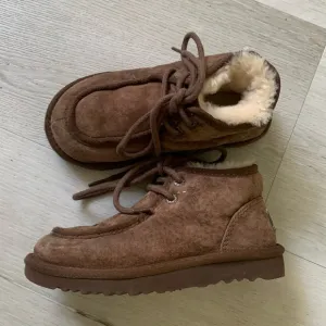 Ugg lace up brown boots size 12 unisex boys girls winter sheepskin suede