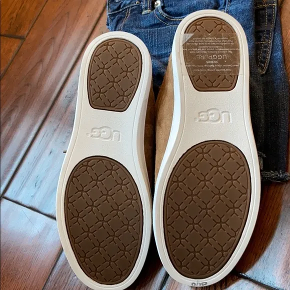 Ugg lace up suede shoes size 6