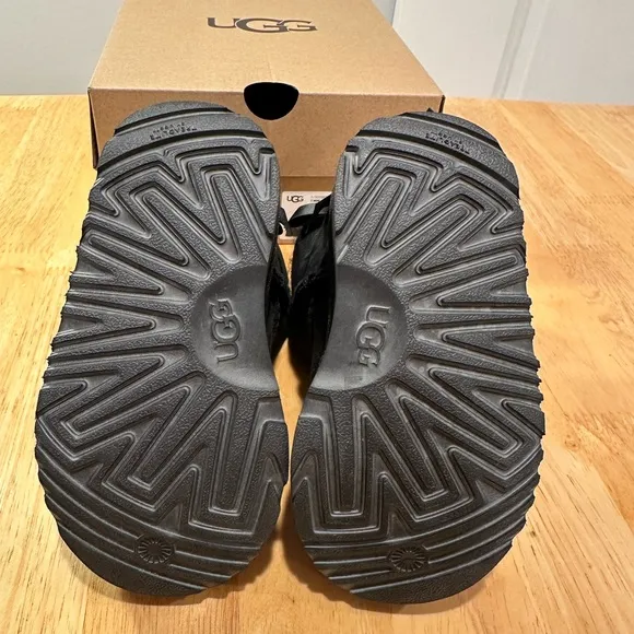 UGG Mini Bailey Bow II Boots (Toddler Size 8)