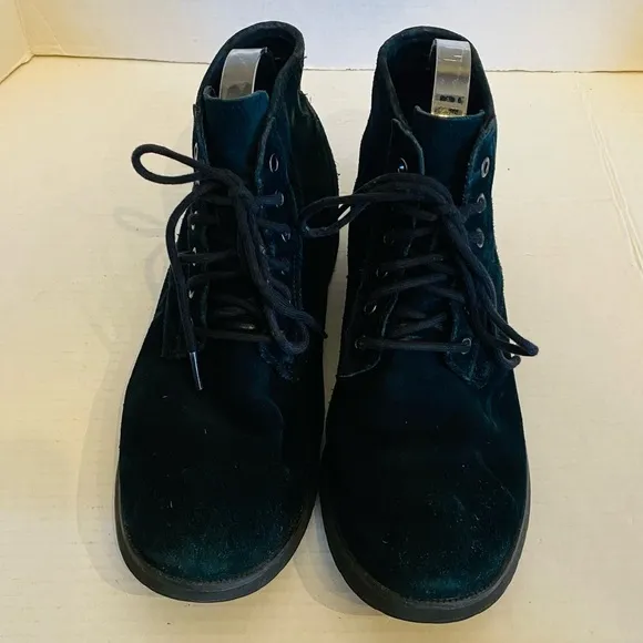 UGG Moreau Boots Mens 9 Black Suede Winter Sole Lining