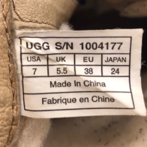 UGG Neevah Black Leather Ankle Winter Boots 7