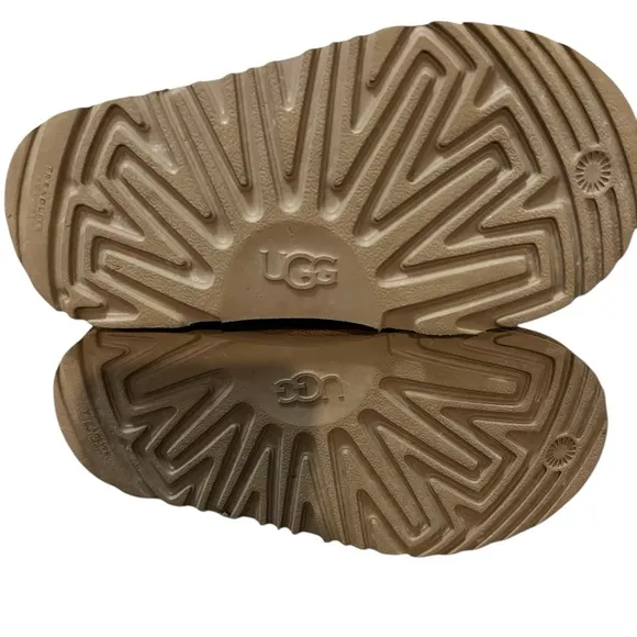 UGG Neumel II Chukka Kids Tan Boots fleece lined suede NWOT toddler size 10