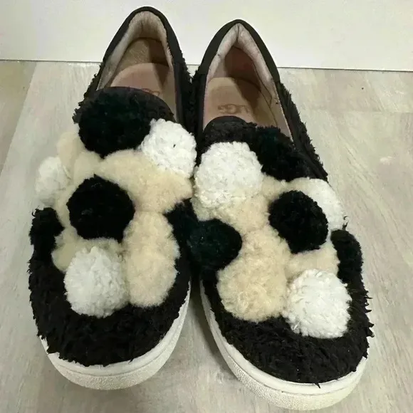 UGG RICCI POM POM WOMEN'S SLIP-ON SNEAKERS SHOES BLACK Size 7