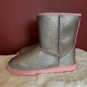 UGG silver and pastel rainbow sparkle boots, girl’s size 6, sparkly, winter