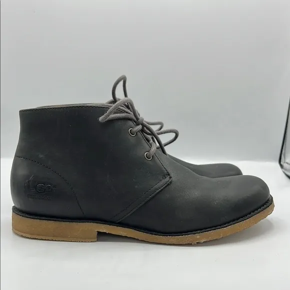 UGG Sz 8 Leighton Black Tan Chukka Boots Minimalist Design