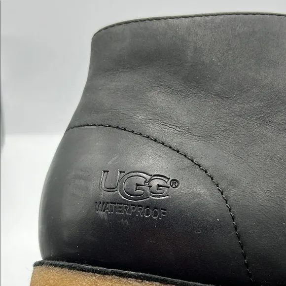 UGG Sz 8 Leighton Black Tan Chukka Boots Minimalist Design