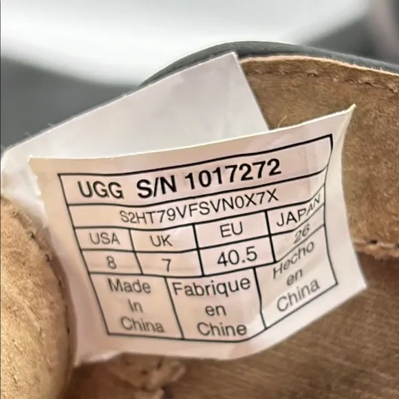 UGG Sz 8 Leighton Black Tan Chukka Boots Minimalist Design