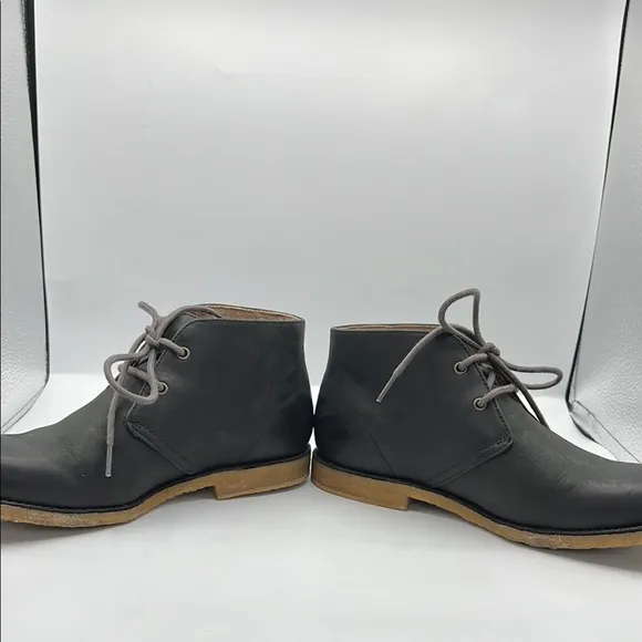 UGG Sz 8 Leighton Black Tan Chukka Boots Minimalist Design