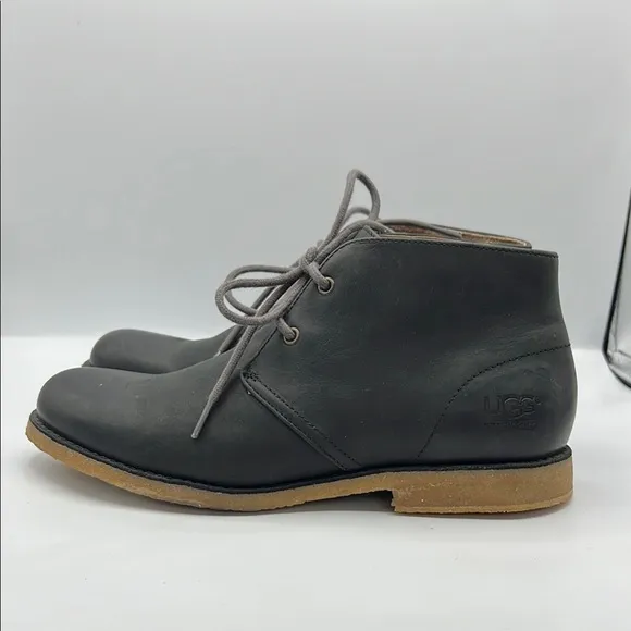 UGG Sz 8 Leighton Black Tan Chukka Boots Minimalist Design