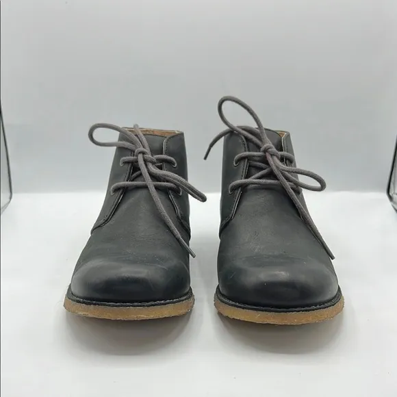 UGG Sz 8 Leighton Black Tan Chukka Boots Minimalist Design