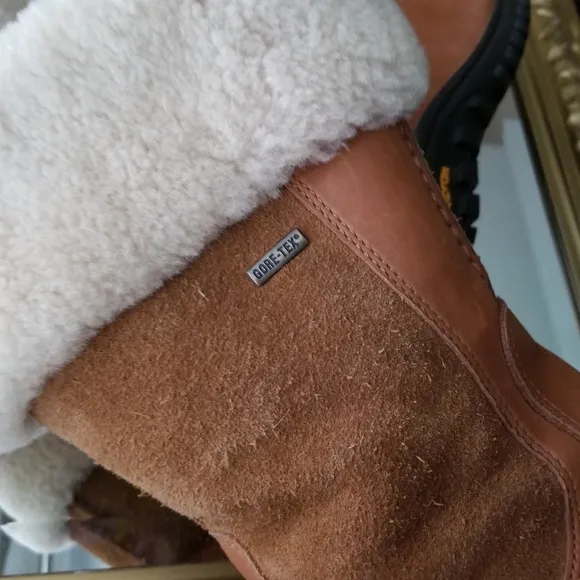 ❗UGG Tan Sheepskin and Suede Winter Boots with Fur Top Trim Size 8❗
