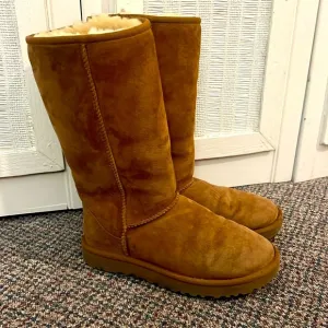 UGG  women’s chestnut sheepskin suede Classic tall winter boots size 7