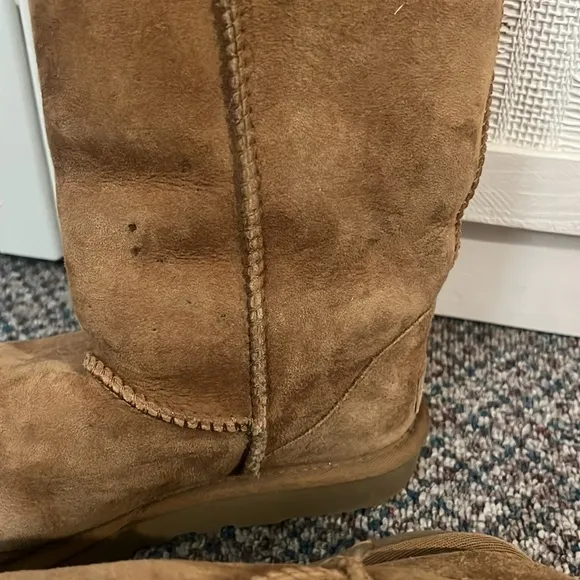 UGG  women’s chestnut sheepskin suede Classic tall winter boots size 7