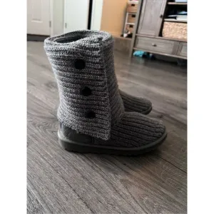 UGG Women's Classic Cardy Winter Boot size 7
