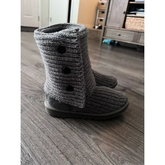 UGG Women's Classic Cardy Winter Boot size 7
