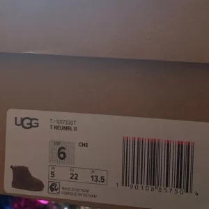 Ugh boots toddlers six 6 only worn 1 one time they became to small for him