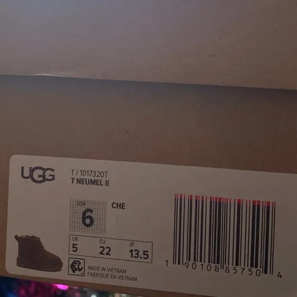 Ugh boots toddlers six 6 only worn 1 one time they became to small for him