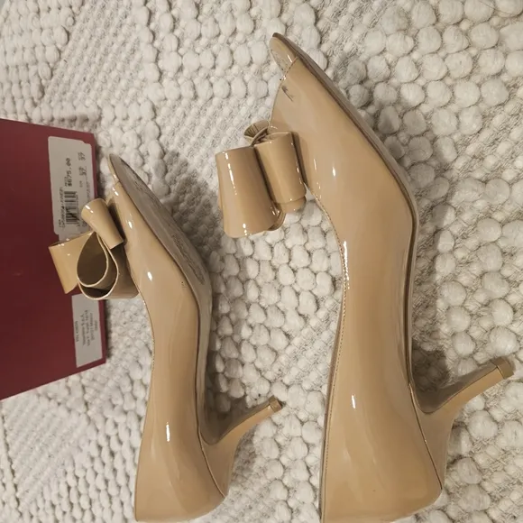 Valentino Women's Tan Bow Flats