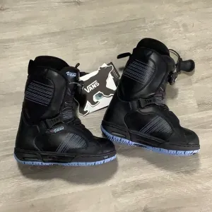 Vans Black and Blue Encore BOA snowboard binding Boots