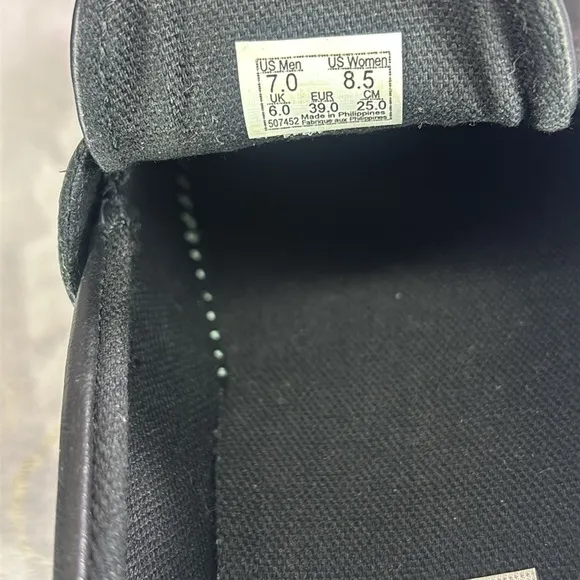 🔥🔥🔥Vans Black Leather Men's or Women’s Loafers Size: 7 M/8.5 W🔥🔥🔥