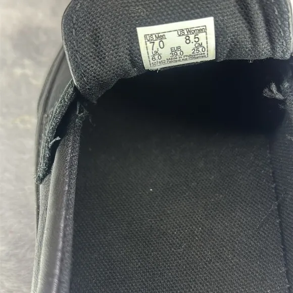 🔥🔥🔥Vans Black Leather Men's or Women’s Loafers Size: 7 M/8.5 W🔥🔥🔥