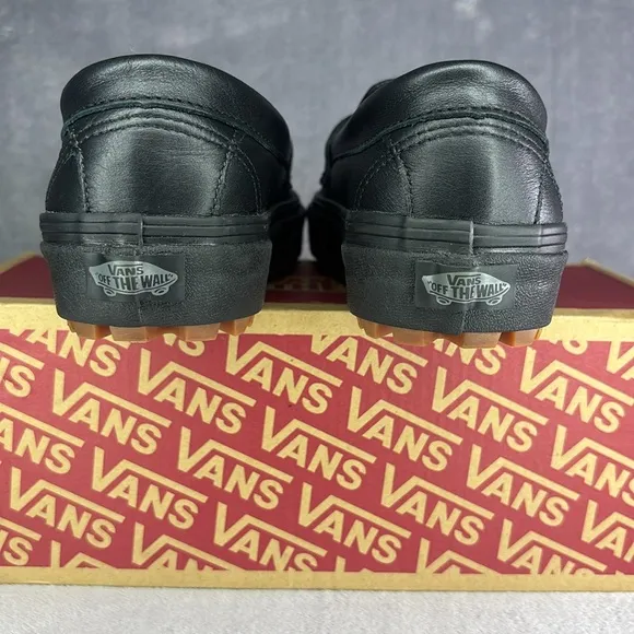 🔥🔥🔥Vans Black Leather Men's or Women’s Loafers Size: 7 M/8.5 W🔥🔥🔥