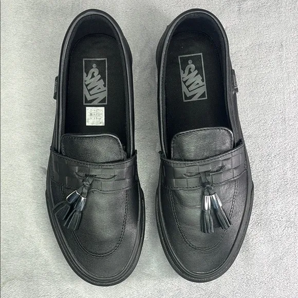 🔥🔥🔥Vans Black Leather Men's or Women’s Loafers Size: 7 M/8.5 W🔥🔥🔥