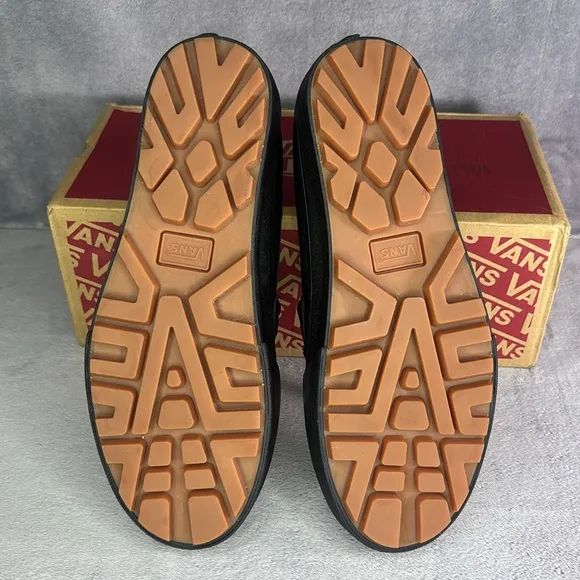 🔥🔥🔥Vans Black Leather Men's or Women’s Loafers Size: 7 M/8.5 W🔥🔥🔥