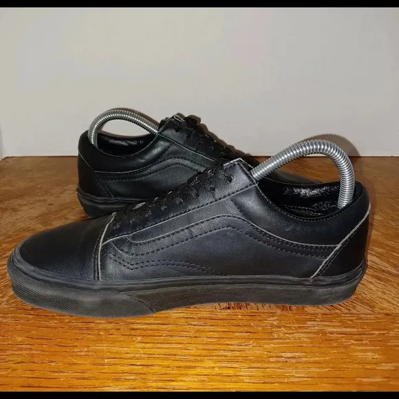 Vans Old Skool Triple Black Leather Sneakers Skate Shoes 500714 Mens Size 8.