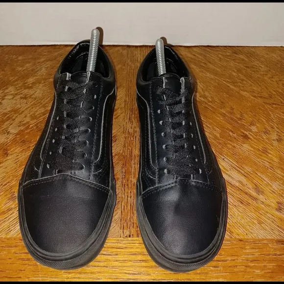 Vans Old Skool Triple Black Leather Sneakers Skate Shoes 500714 Mens Size 8.